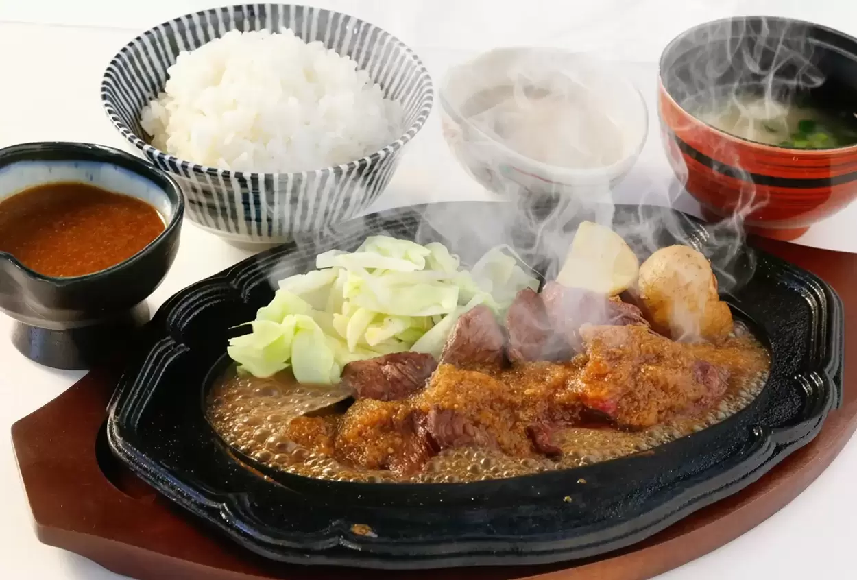 魚の聖地であえての“肉”！？【新店情報】希少な自然薯た～っぷり「とろろ屋」が今だけ1,380円！限定20食の背徳メシがウマすぎて事件