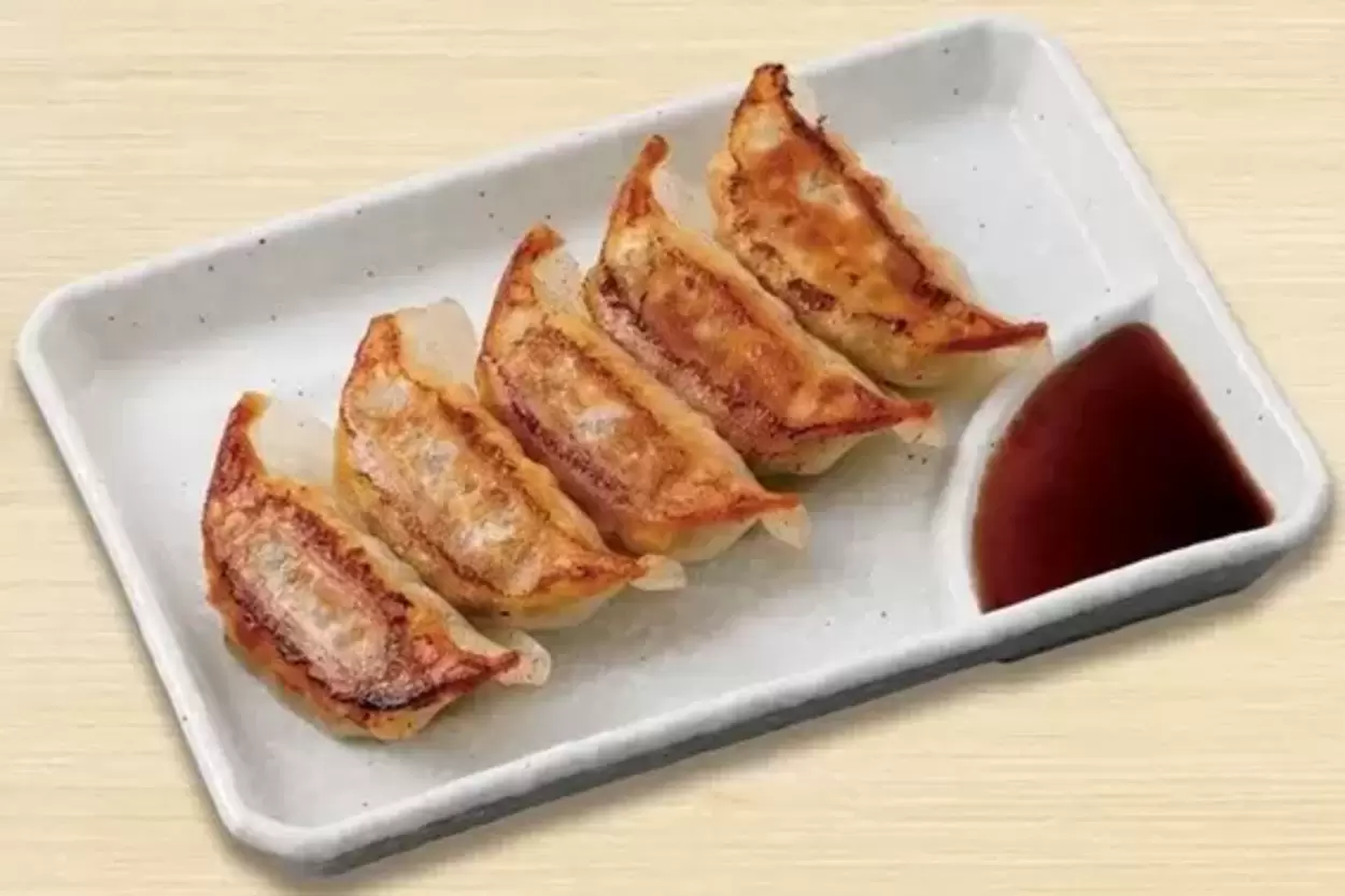 159円ってコスパ最強すぎ！【人気ラーメン店】何人前でも「餃子半額」「100円割引券併用OKって神」10日間毎日通う