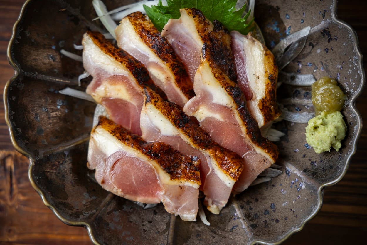 おさかなだけじゃない！【熱海新店】目の前でファイヤー！幻の地鶏や豪華海鮮炙り丼が一度に楽しめる♪「昼も夜も胃袋が足りなくなる予感…」