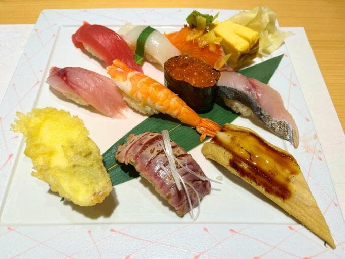 大人気寿司チェーンの【回らない寿司】がレべチ！静岡県民に熱弁したい「高コスパ寿司」に走れ
