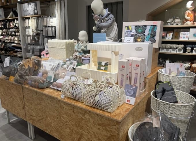 暑い夏も安心♡子どもとのお出かけにぴったりスリコグッズ4選✨